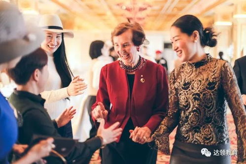 她為重慶打開一扇世界禮儀修養的大門